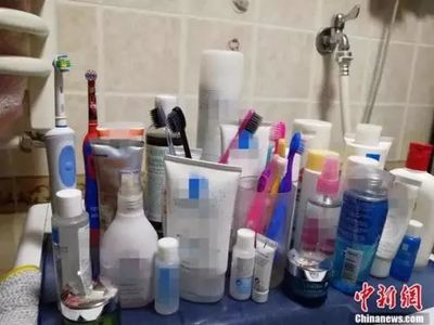 厕所被老婆的化妆品塞满！网友神评引爆笑点